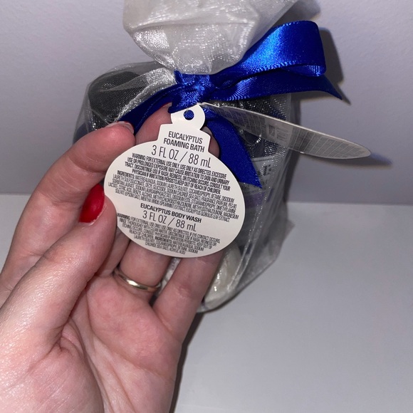 Dr Teals Eucalyptus and Lavender Bath and Body Set 3 Piece Gift Set - Picture 2 of 3